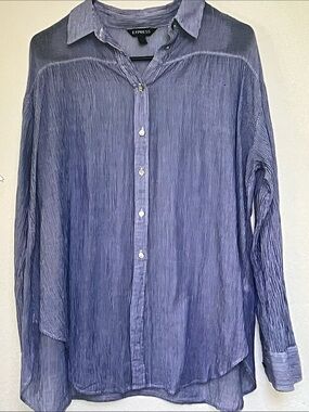 Express Crinkle Button-Front Blouse in Lavender Blue